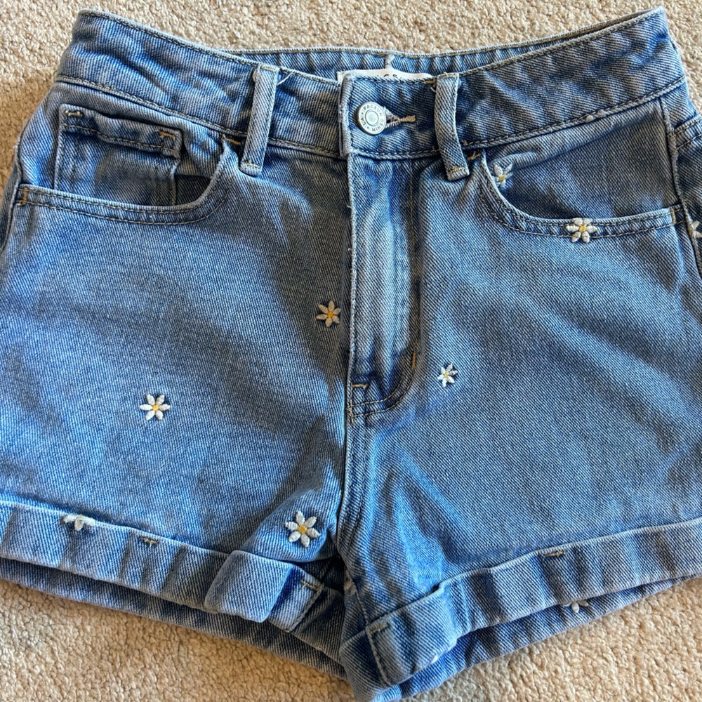 PacSun Light Blue Denim Mom Shorts with Daisy Details, Size 24
